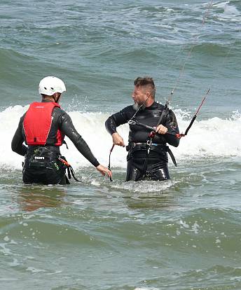 Kitesurfing