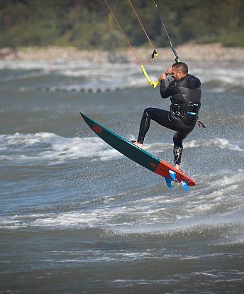 Kitesurfing